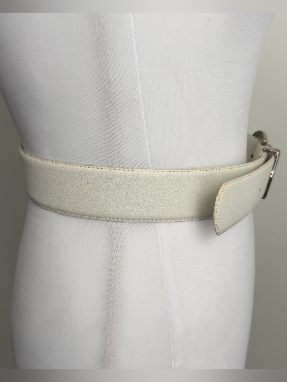 Vintage Ivory Leather Belt with Silver Buckle, Karen Scott Waist Sizes 27" - 31" - Picture 5 of 8